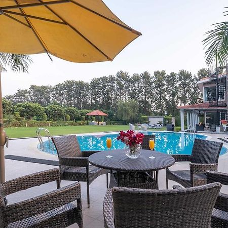 Stayvista At The Banyan Abode With Pool Table, Pet Friendly & Outdoor Pool Manesar Dış mekan fotoğraf