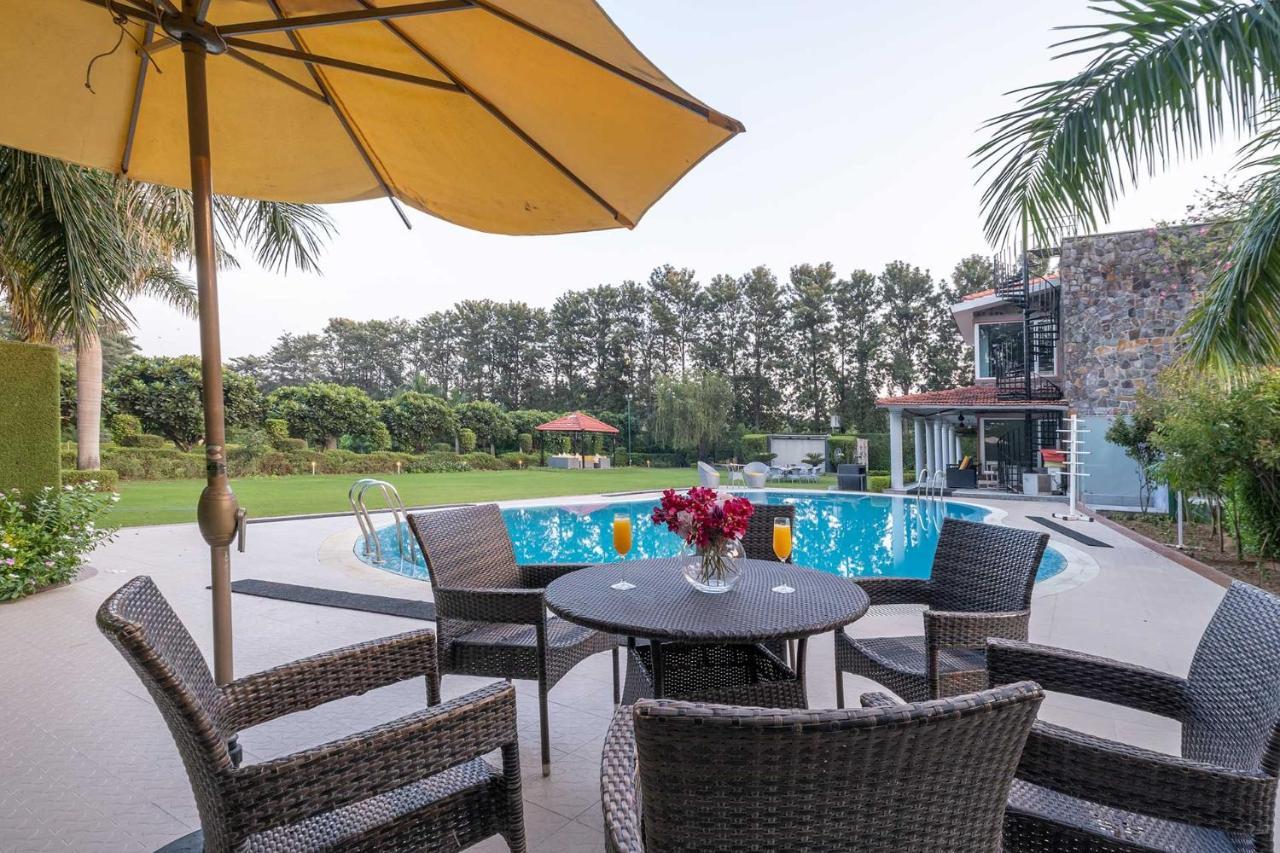 Stayvista At The Banyan Abode With Pool Table, Pet Friendly & Outdoor Pool Manesar Dış mekan fotoğraf
