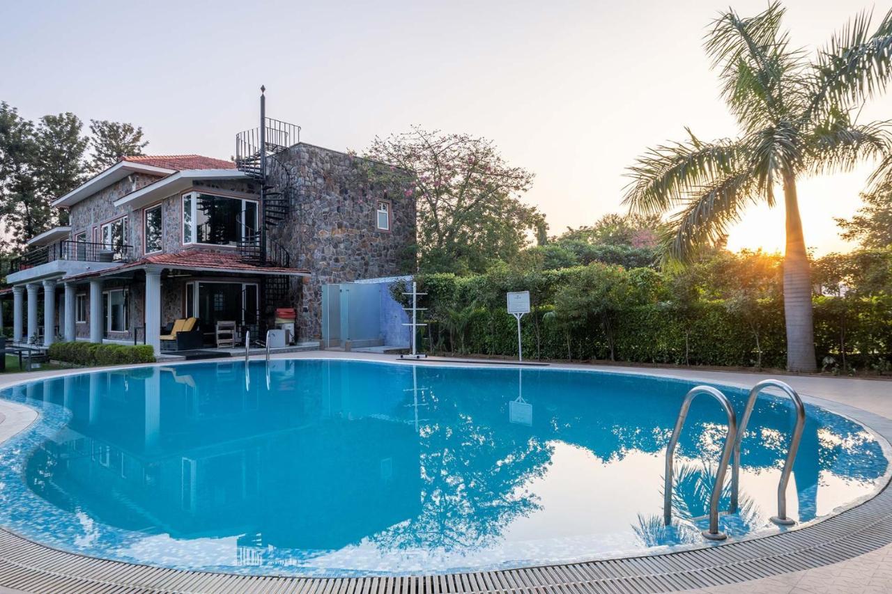 Stayvista At The Banyan Abode With Pool Table, Pet Friendly & Outdoor Pool Manesar Dış mekan fotoğraf