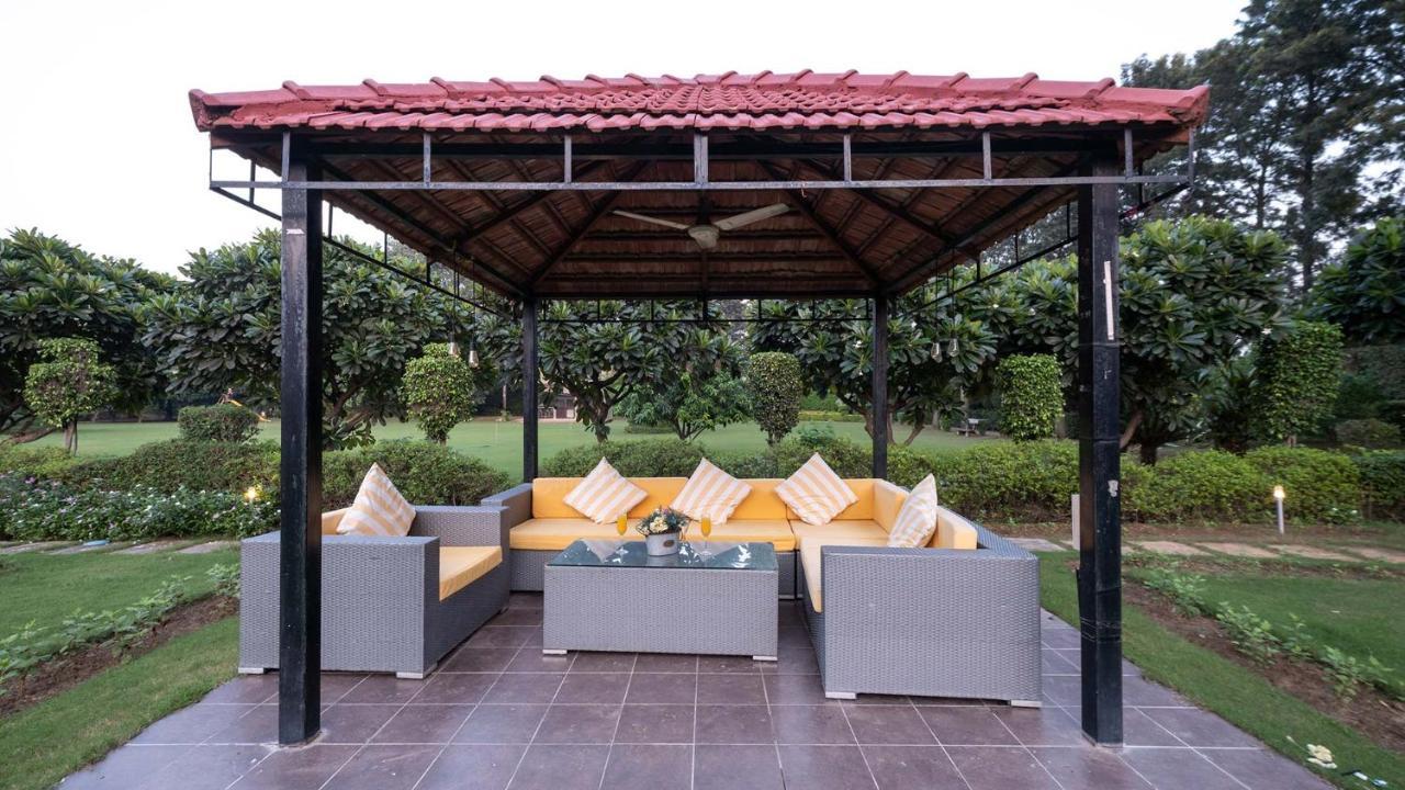 Stayvista At The Banyan Abode With Pool Table, Pet Friendly & Outdoor Pool Manesar Dış mekan fotoğraf