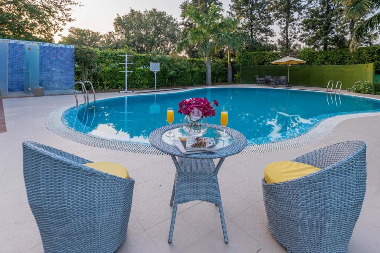 Stayvista At The Banyan Abode With Pool Table, Pet Friendly & Outdoor Pool Manesar Dış mekan fotoğraf