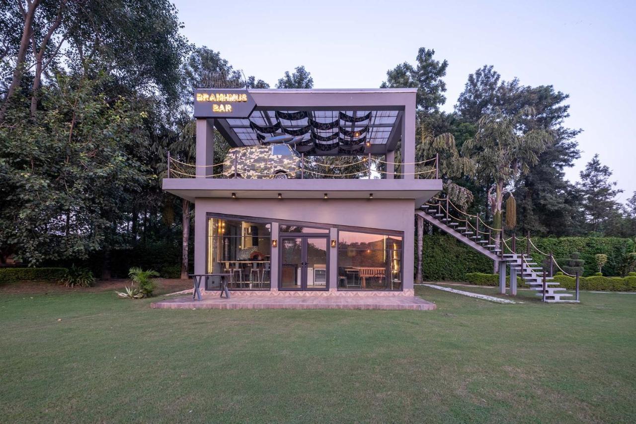 Stayvista At The Banyan Abode With Pool Table, Pet Friendly & Outdoor Pool Manesar Dış mekan fotoğraf