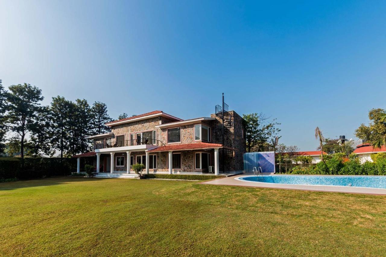 Stayvista At The Banyan Abode With Pool Table, Pet Friendly & Outdoor Pool Manesar Dış mekan fotoğraf