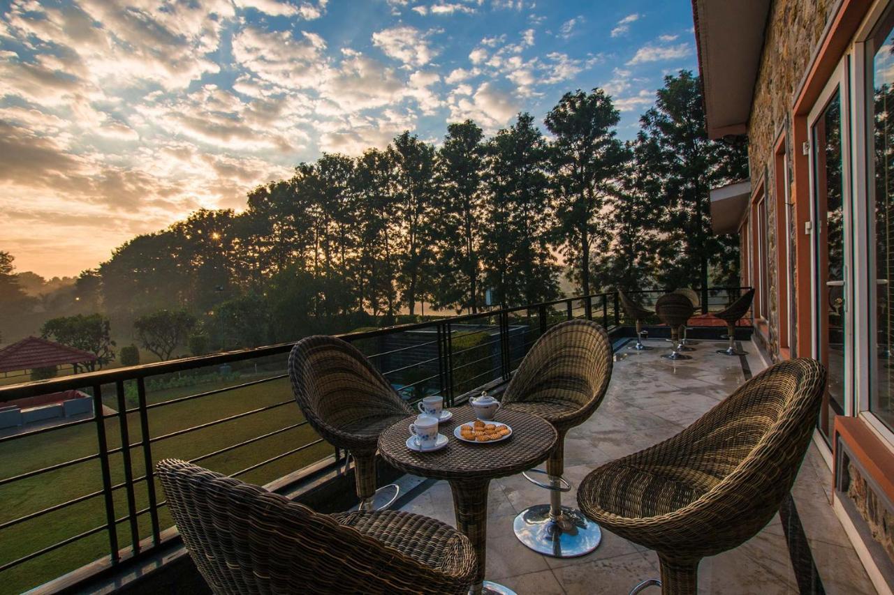 Stayvista At The Banyan Abode With Pool Table, Pet Friendly & Outdoor Pool Manesar Dış mekan fotoğraf