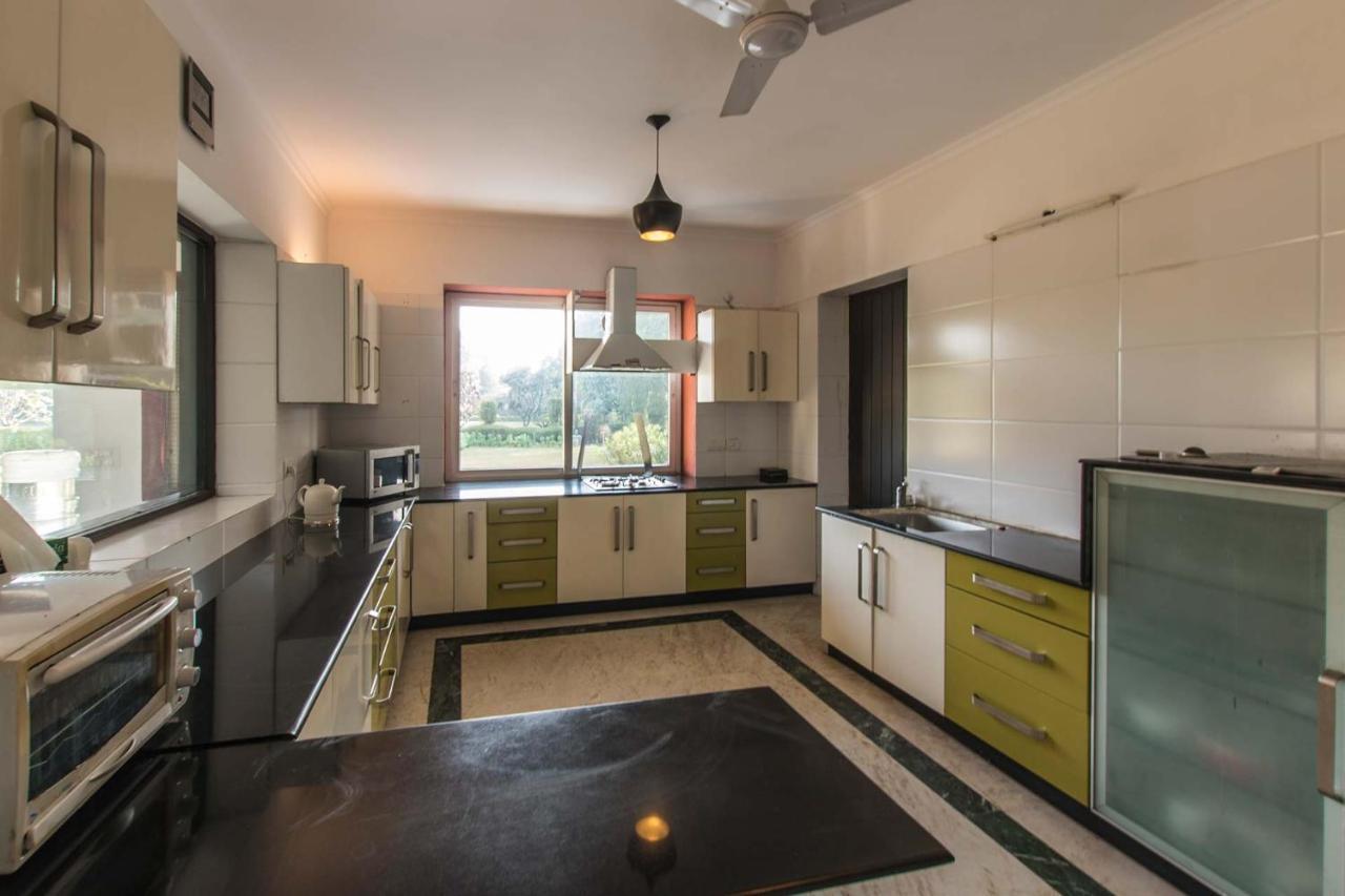 Stayvista At The Banyan Abode With Pool Table, Pet Friendly & Outdoor Pool Manesar Dış mekan fotoğraf