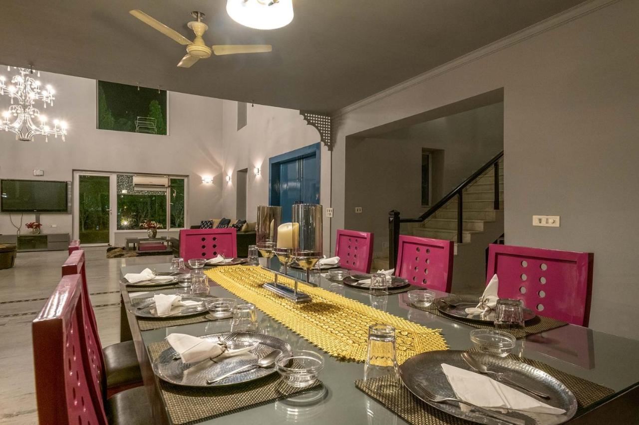 Stayvista At The Banyan Abode With Pool Table, Pet Friendly & Outdoor Pool Manesar Dış mekan fotoğraf